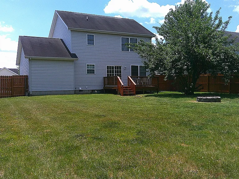 209 Ingram St E — Photo 2