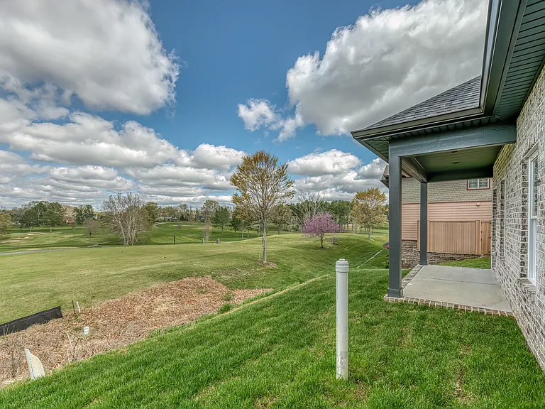221 Monroe Dr — Photo 31