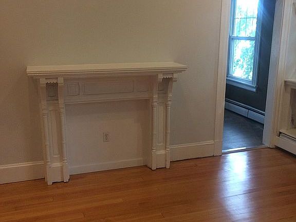 Livingroom towards kitchen