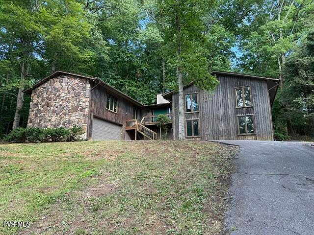 1st image of 733 Blakley Dr