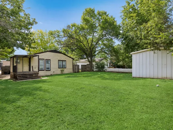 1120 Pine St, Grapevine, TX 76051