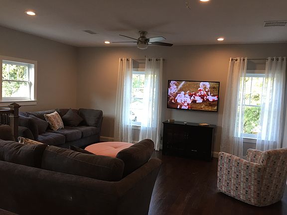 5th image of 611 N Glasgow Dr