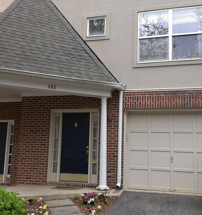 Front of House - 408 Selby Ct