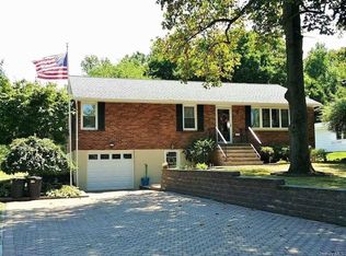 7 Mark St, New Windsor, NY 12553