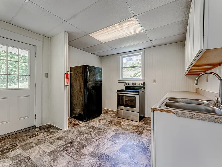 975 Dorsey Ave — Photo 12