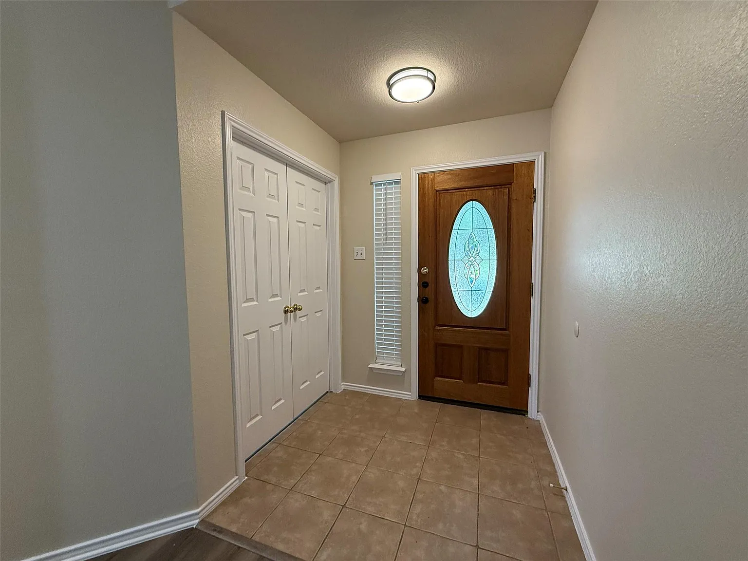 3 bed, 2.0 bath, 1915 sqft, $2,095 — Photo 3