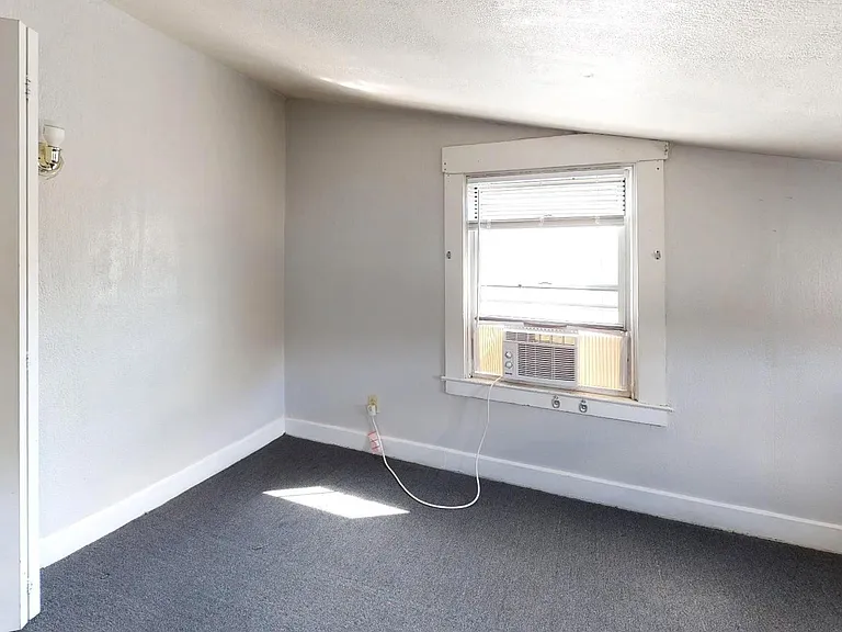 2222 Flora St — Photo 10