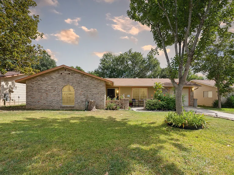 6738 Spring Manor St — Photo 1