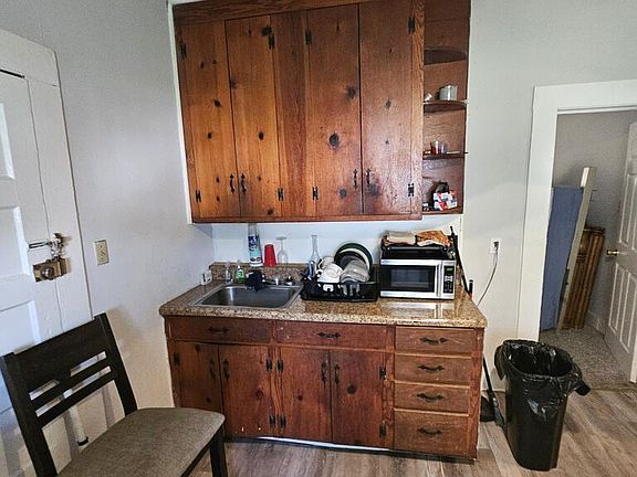 4th image of 346 Juless St