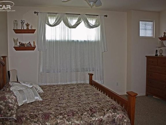 4th image of 3349 Heritage Blvd