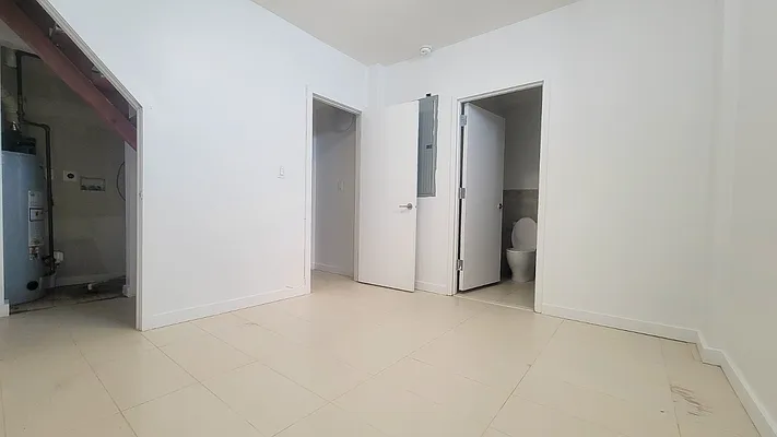 Rented by FLATS & PADS LLC | media 9