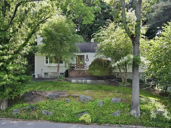12 Poplar Road, Demarest, NJ 07627