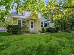 88 Church Ln, Riverhead, NY 11901