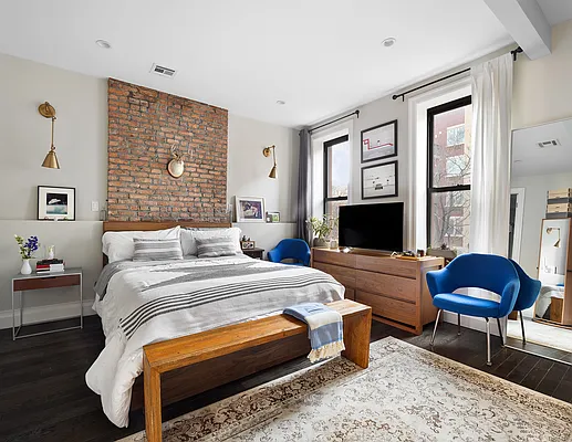 Sold by Compass | media 8