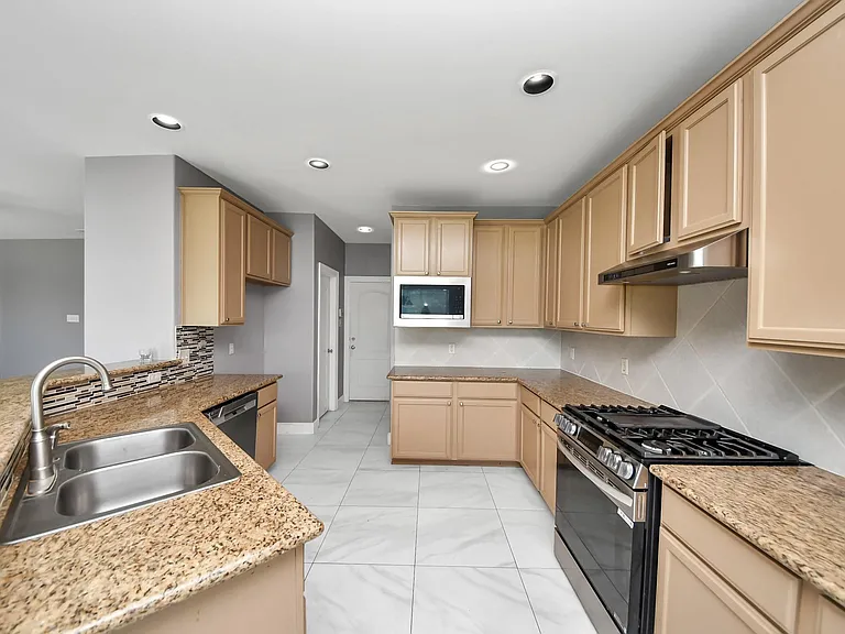 4610 Plum Forest Rd — Photo 8
