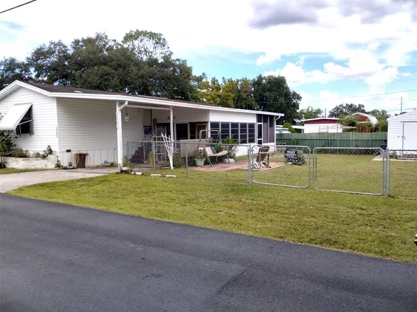 39047 Hillcrest Dr, Zephyrhills, FL 33542