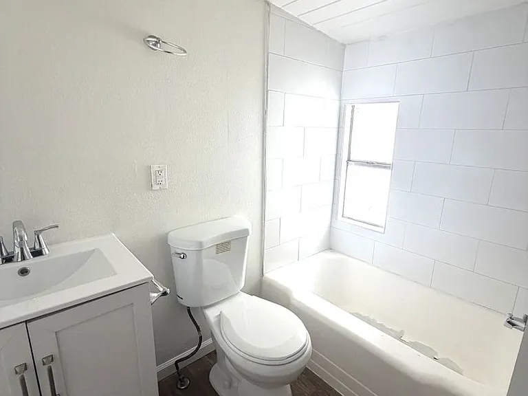 11-19 W Eagle Ave — Photo 4