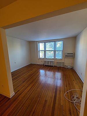 5th image of 3036 49th St APT 2