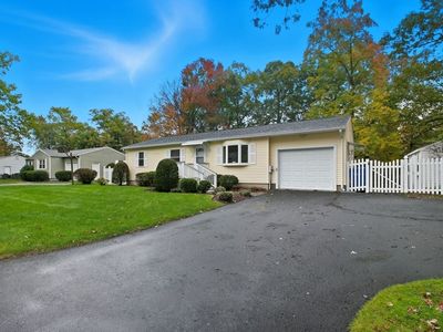 221 Glenoak Dr, Springfield, MA, 01129