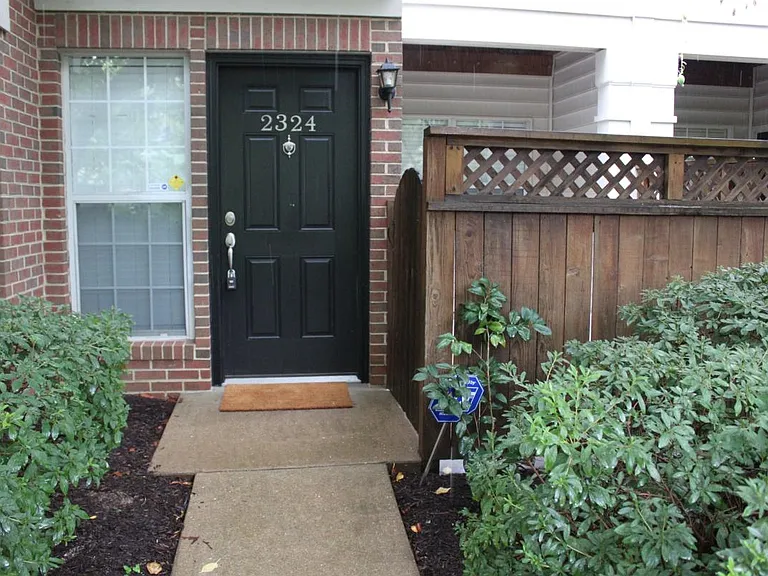 2324 Henshaw Pl #3 — Photo 1
