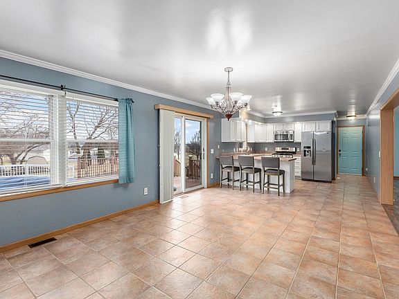 4th image of 17931 Lincoln Ct