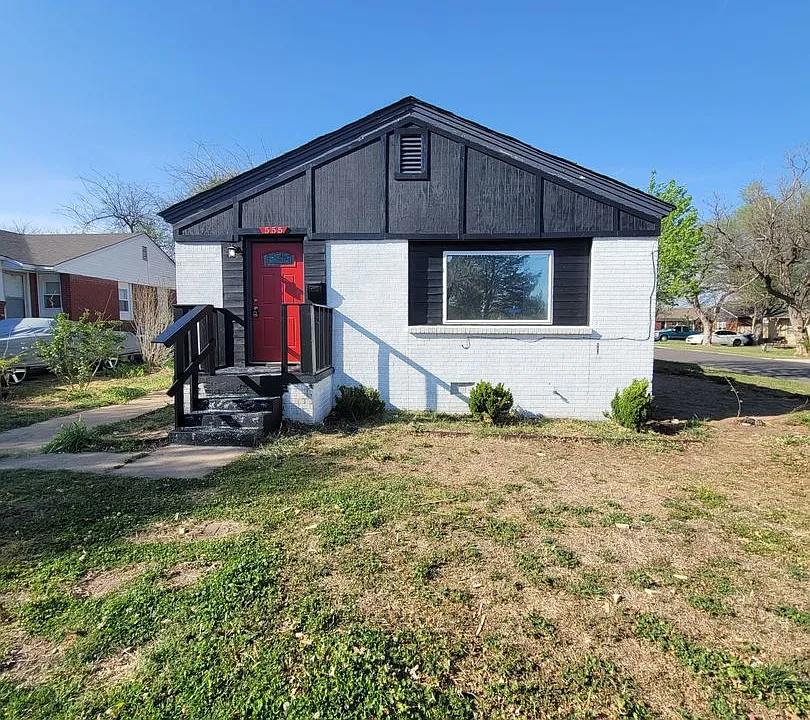 555 E Harmon Dr