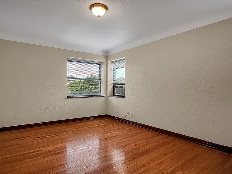 3441 Lawn Ave #2F — Photo 5