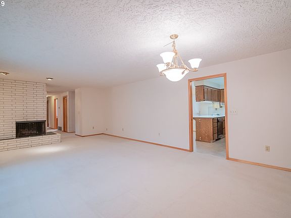 4th image of 4018 NE 39th Ave