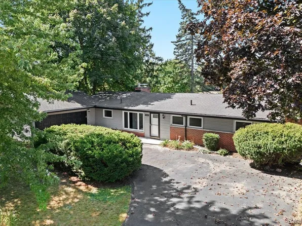 32515 Nottingham Knls, Farmington Hills, MI 48334