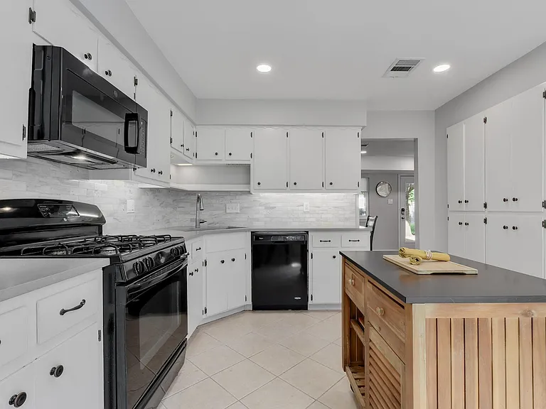 7902 Keneshaw Dr — Photo 18