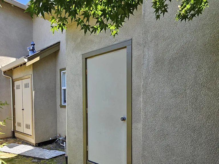125 Plum St #B — Photo 25