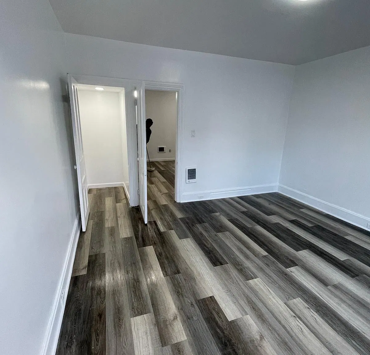 1419 Thompson St — Photo 3