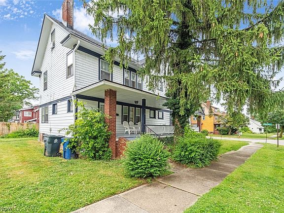 3rd image of 3124 Edgehill Rd