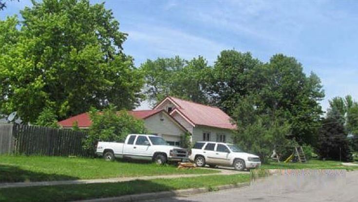 2nd image of 290 4th St SE