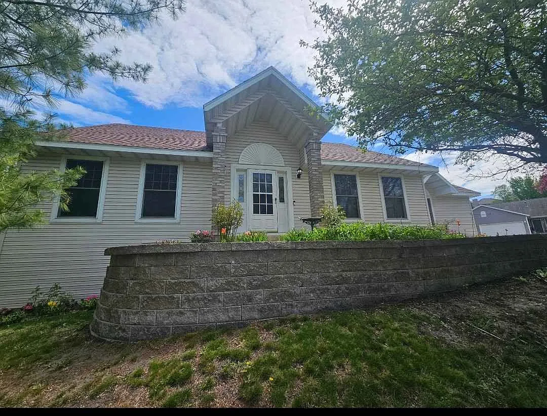 4 bed, 3000 sqft, $2,795 — Photo 1
