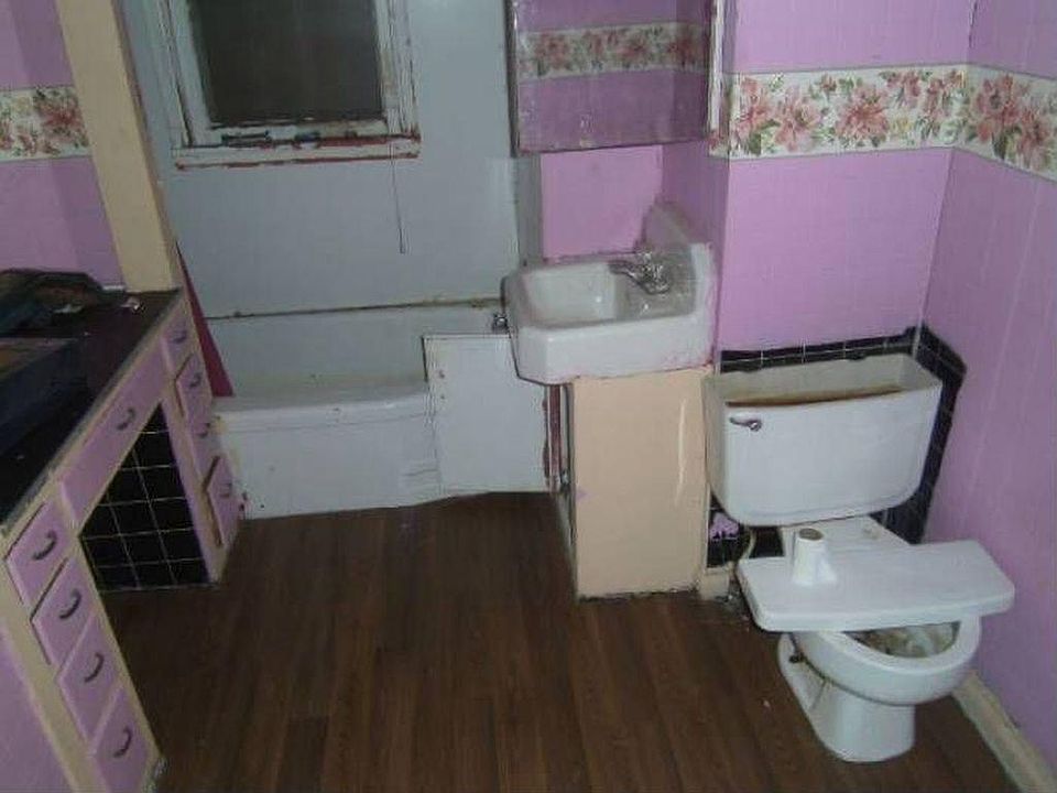 2nd image of 1223 Timmons St