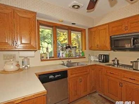5th image of 9 Rockaway Ave