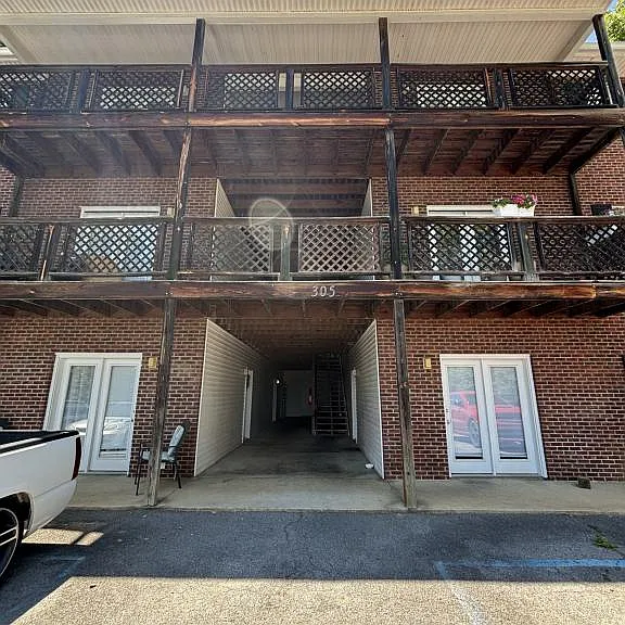 305 Farside Dr #1 — Photo 25