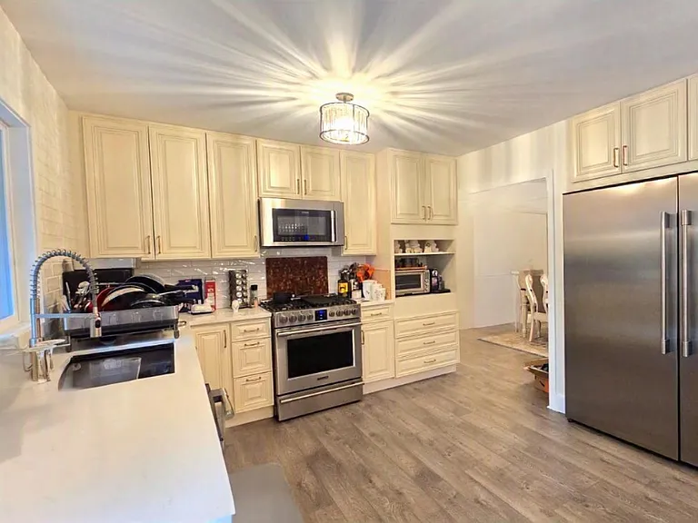 640 Stevens Dr #UPSTAIRS — Photo 9