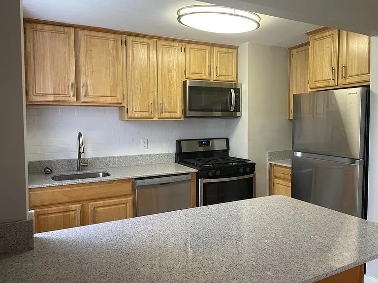 The Metropolitan Wynnewood — Photo 19