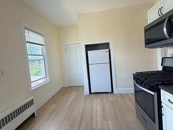4th image of 270 Norfolk St #8