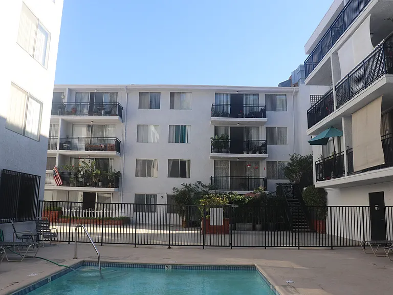Hillside Terrace — Photo 8