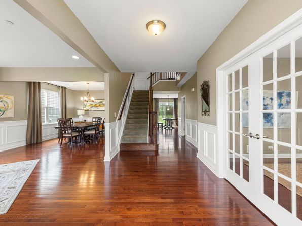 1N586 Eastern Ave, Glen Ellyn, IL 60137