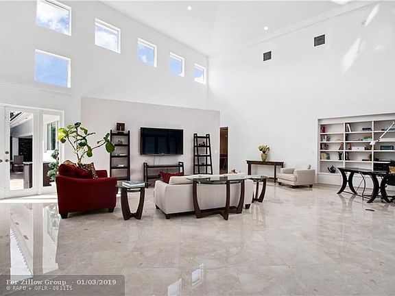 5th image of 3120 NE 55th St