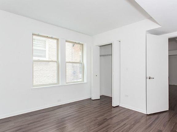 3rd image of 923 W Carmen Ave #4