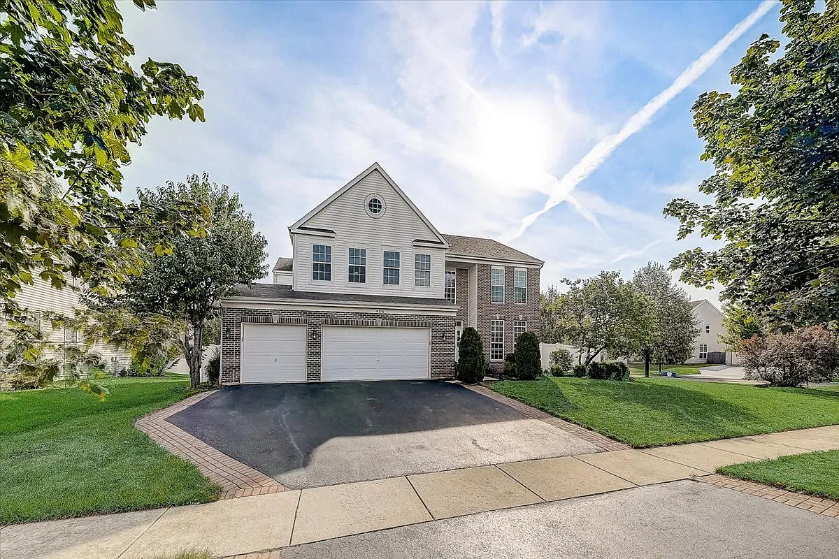 7 bed, 3189 sqft, $6,500 — Photo 1