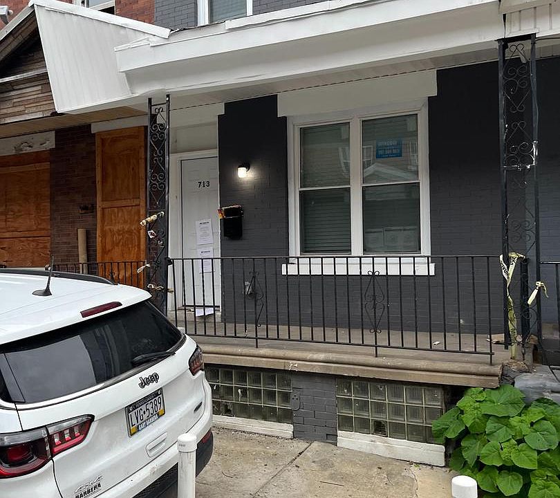 1st image of 713 E Madison St