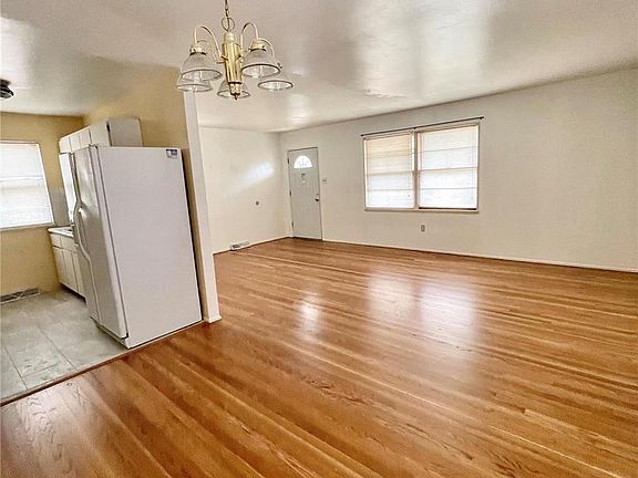 4th image of 4069 Germania St