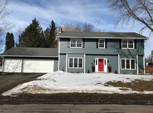 19184 Kristie Ln, Eden Prairie, MN 55346