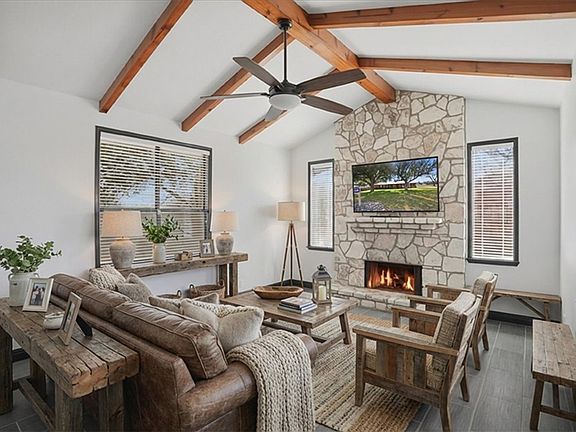 4th image of 301 Lagarto Rd